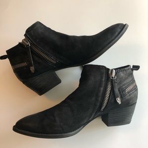 DOLCE VITA  SZ 8 BLK SUEDE MOTO BOOTIE